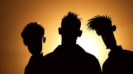 This comedic scene utilizes a silhouetted approach, highlighting exaggerated facial expressions against a backdrop of natural