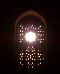Explore stunning visuals featuring silhouetted backlighting and smooth gradient transitions, highlighting intricate Islamic g